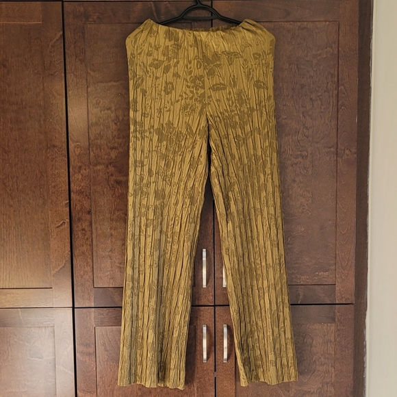 NWOT Zara Golden Textured Wrinkly with Leaves Details Wide Leg - Picture 3 of 8